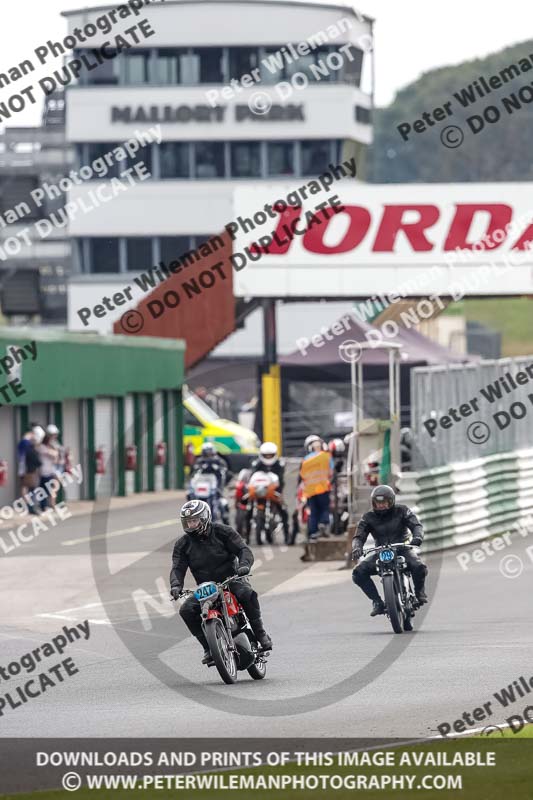 Vintage motorcycle club;eventdigitalimages;mallory park;mallory park trackday photographs;no limits trackdays;peter wileman photography;trackday digital images;trackday photos;vmcc festival 1000 bikes photographs